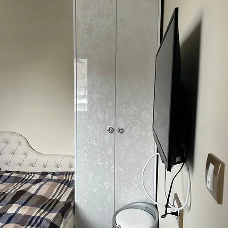 Raj Apartment *